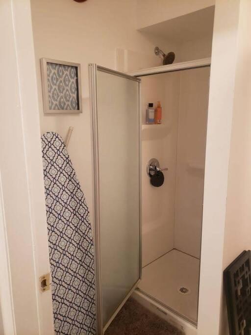 Entire 2-Bed Private Apt - Ewr/Nyc/Outlet Mall 纽瓦克 外观 照片