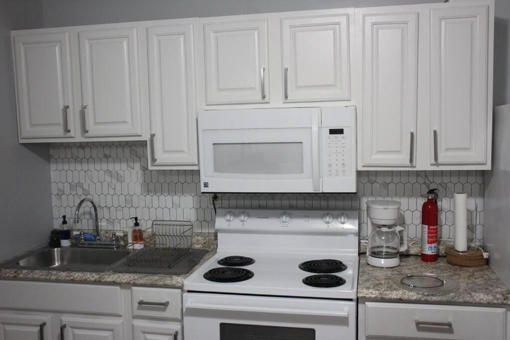 Entire 2-Bed Private Apt - Ewr/Nyc/Outlet Mall 纽瓦克 外观 照片